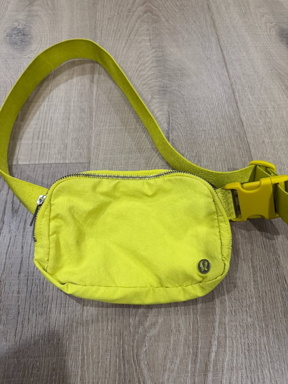 Lululemon Everywhere Belt Bag 1L Highlight Yellow OG Original Metal Logo Crossbo